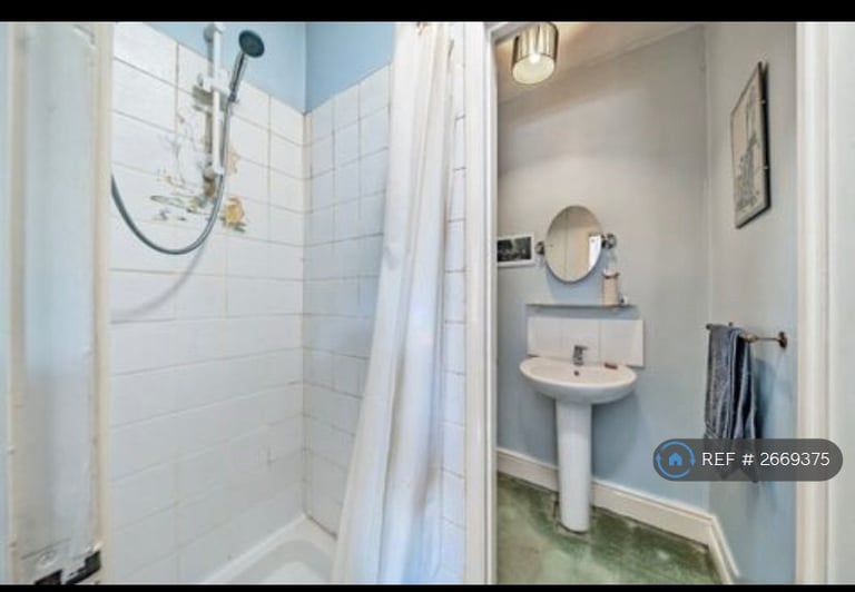 Studio flat in York Road, Guildford, GU1 (#2669375)