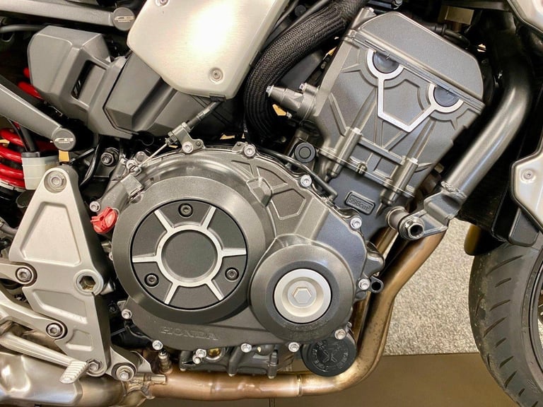 2018 HONDA CB1000R+ NEO SPORT CAFE, ONLY 13302 MILES, FSH, BIG SPEC and MINT! 