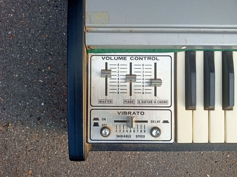 Vintage Hohner International Piano 2