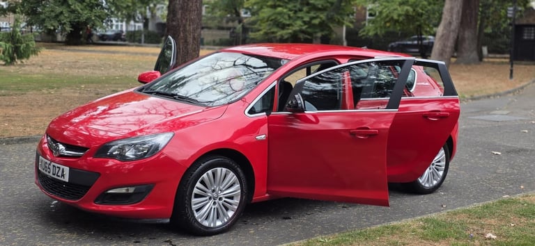 2015 Vauxhall Astra 1.6i Excite Euro 6 5dr HATCHBACK Petrol Manual