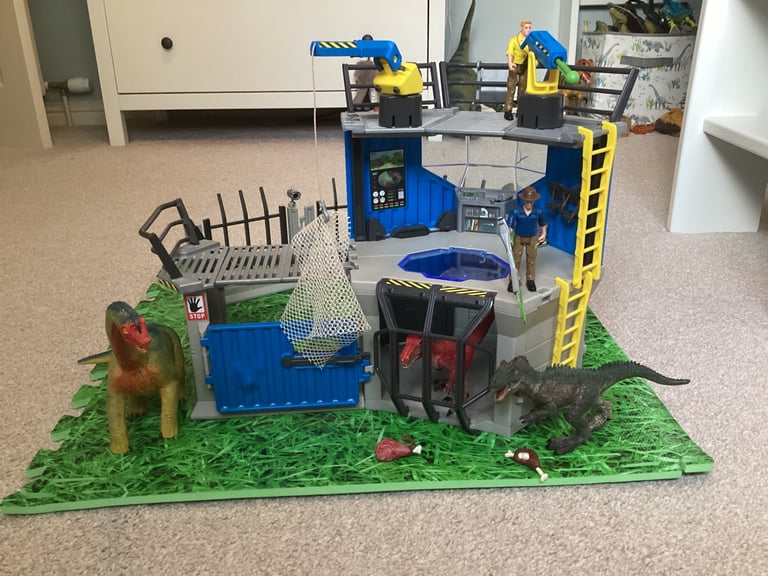 Schleich dinosaur research station 