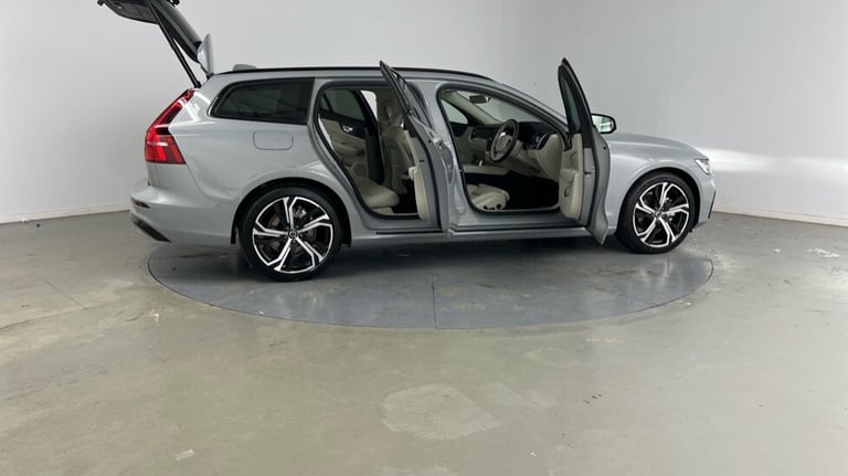 2025 Volvo V60 Plus, B4 Mild hybrid, Petrol, Dark Estate Petrol Automatic
