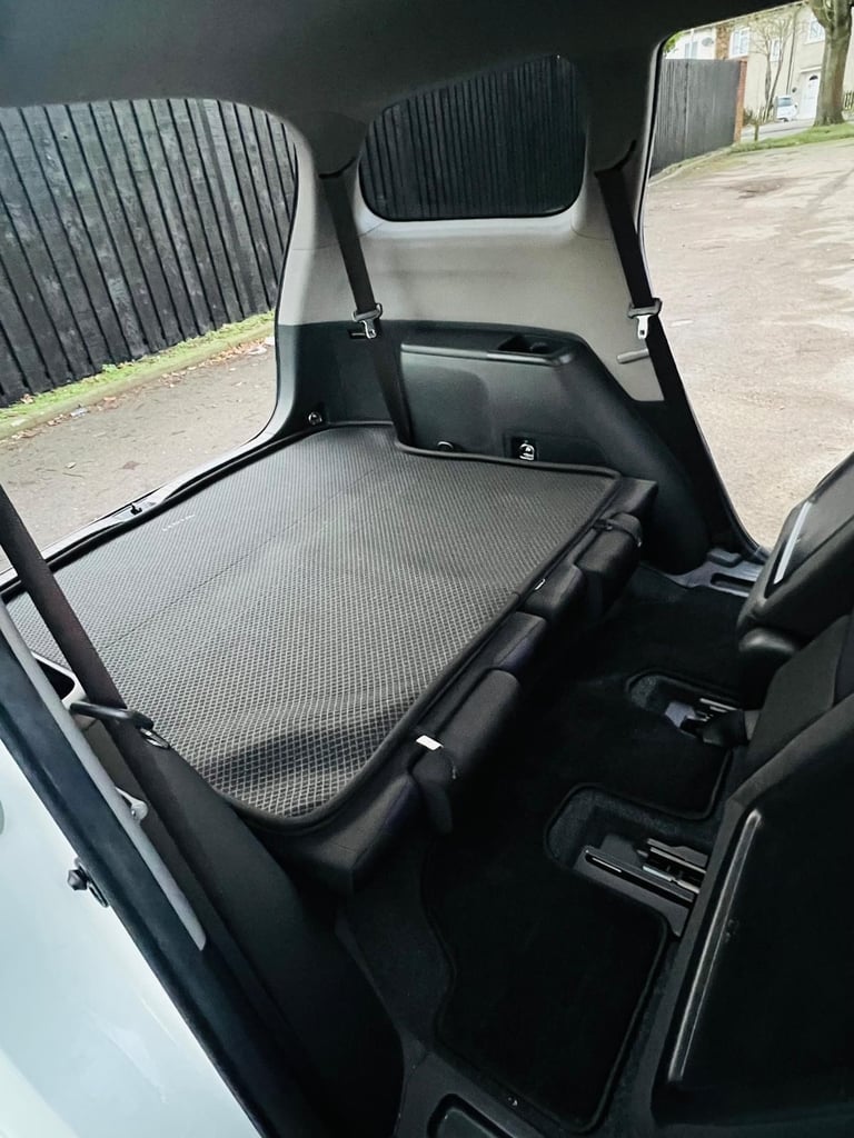 Toyota wish 2013 7 seats white petrol atomatic ulez 1.8