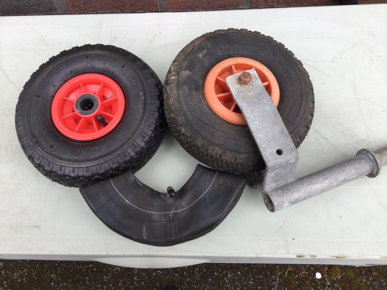 Boat launching trolley jockey wheel