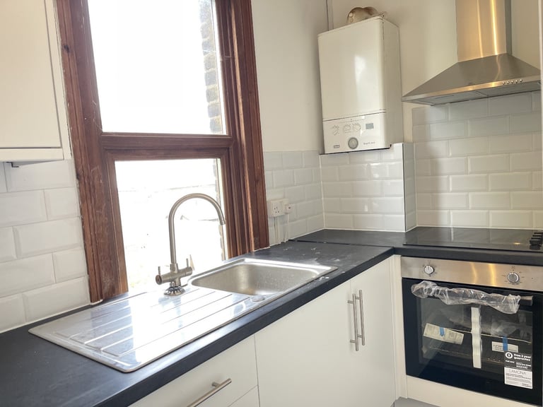 ✨ Spacious 1-Bedroom Flat in the Heart of Enfield Town! ✨ ONLY £335 per week