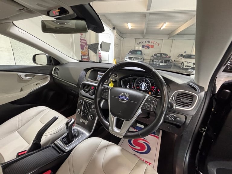 2016 16 VOLVO V40 2.0 D2 SE LUX HATCHBACK 5DR DIESEL MANUAL EURO 6 (S/S) (120 PS