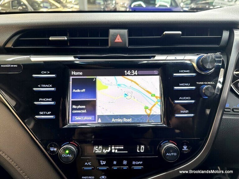 Toyota Camry 2.5 VVT-I DESIGN [SAT NAV, LEATHER, HEATED SEATS &amp; REVERSE CAMERA]