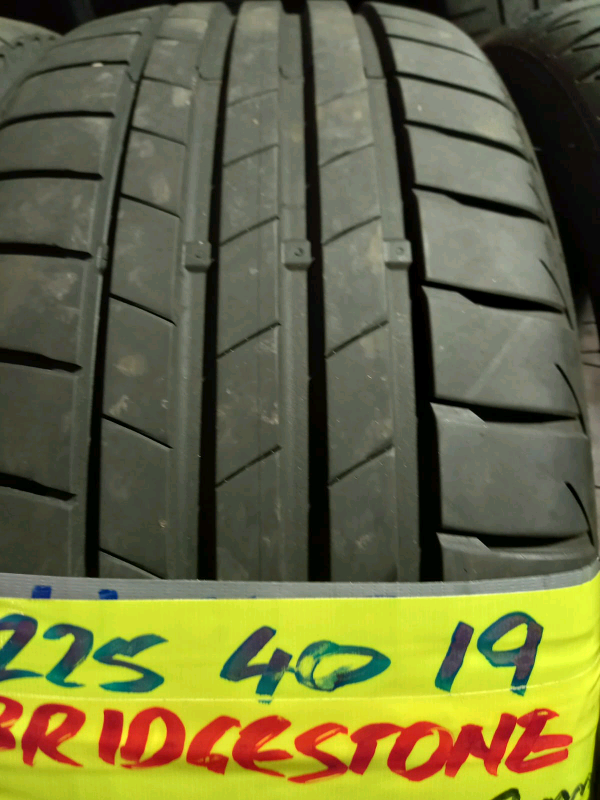 225 40 19s Bridgestone 7mm tread only £45 FREEfitting&balance opn7days