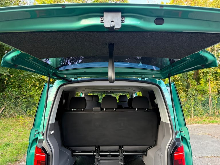 2020 VOLKSWAGEN TRANSPORTER T6.1 8 SEAT SHUTTLE SWB IN BAY LEAF GREEN - EURO