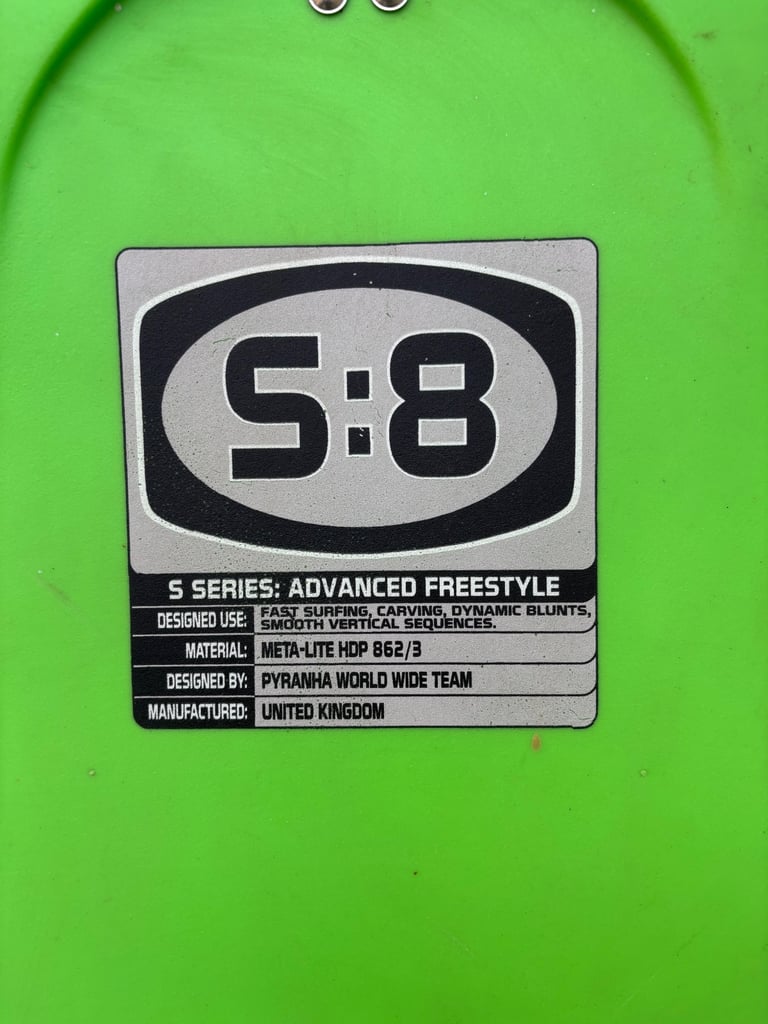 KAYAK - Pyranha S Series - Advqnced Freestyle 