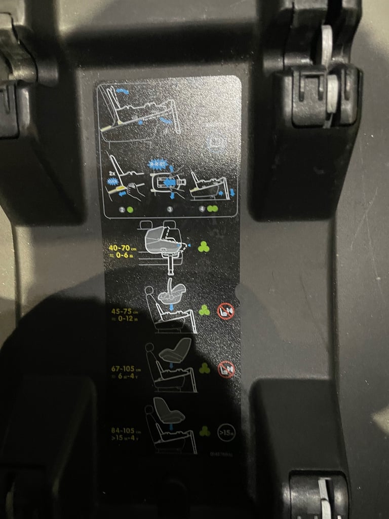 Maxi cosi car seat and base with iso fix 