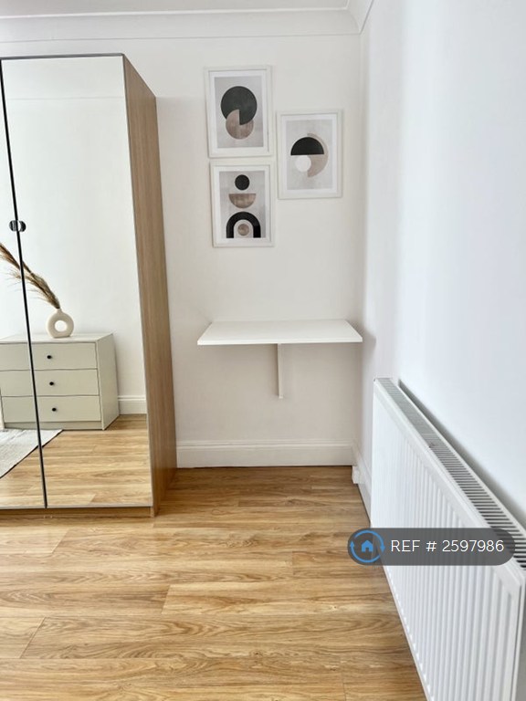 1 bedroom in Viola Close, Basildon, SS15 (#2597986)