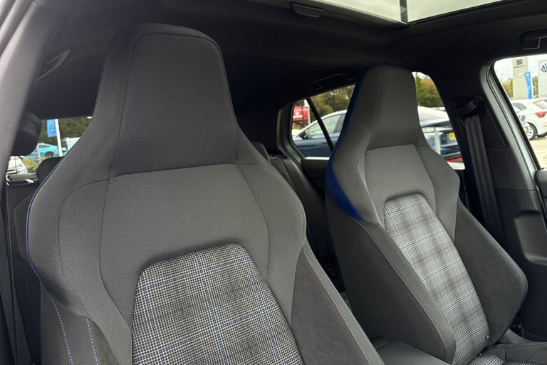 2025 Volkswagen Golf 1.5 TSI 272 GTE eHybrid 5dr DSG **HEADS UP DISPLAY + PAN ROOF** Hatchback PE...