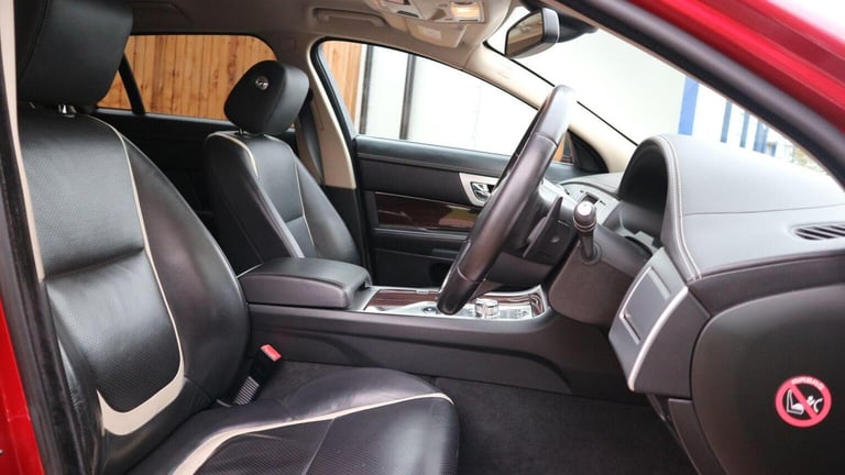JAGUAR XF 2.2d Portfolio Sportbrake Auto Euro 5 (s/s) 5dr 2015