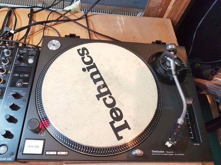 Technics SL 1210 MK2 (PAIR) Pioneer 450 mixer