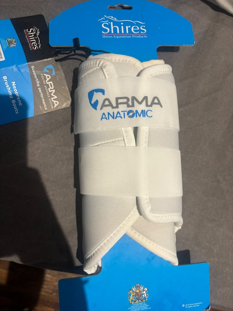 Arma size COB white neoprene brushing boots 