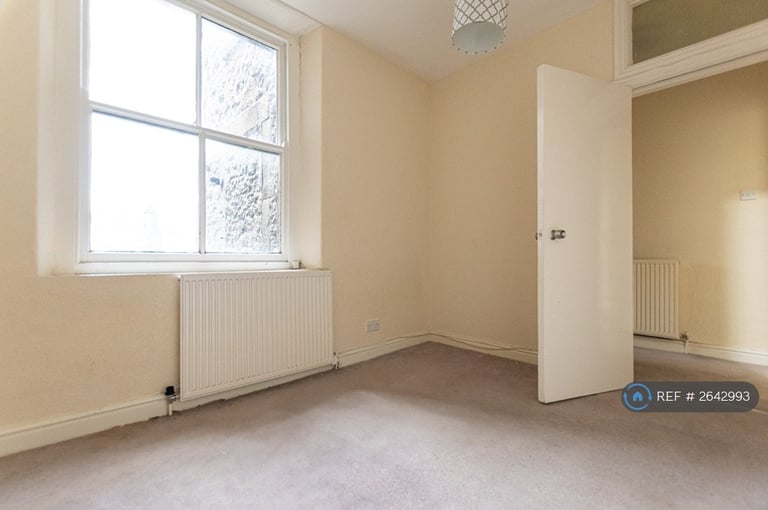 2 bedroom flat in Bath Road, Buxton, SK17 (2 bed) (#2642993)
