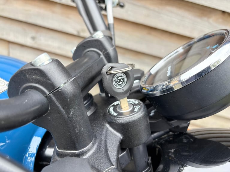 2024 / 24 Royal Enfield METEOR 350 £2750 Blue 134 miles.