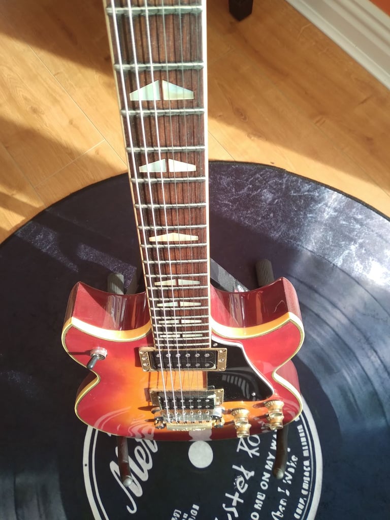 image for Yamaha sg 700 cherry sunburst 