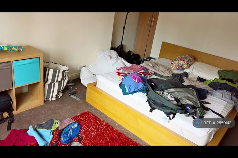 2 bedroom flat in Meanwood Road, Leeds, LS6 (2 bed) (#2659142)