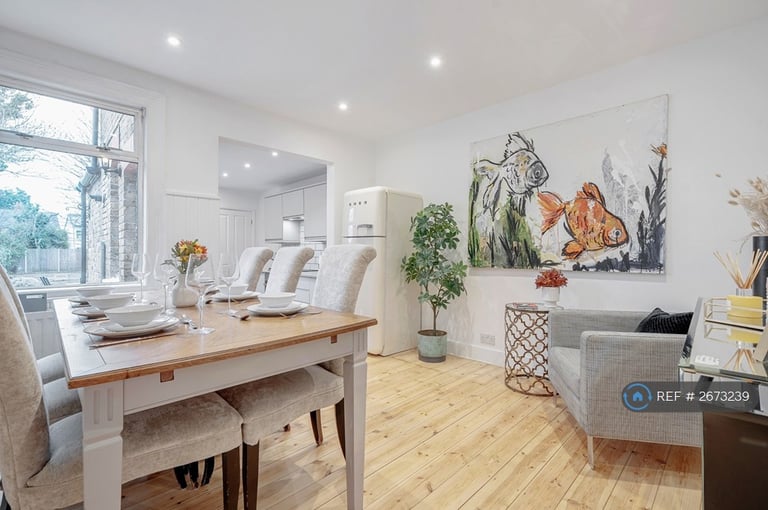 3 bedroom house in Glebe Road, Egham, TW20 (3 bed) (#2673239)