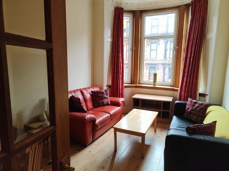 Bright West End Tenament Flat Close to Kelvinbridge and Glasgow Uni