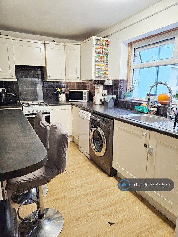 2 bedroom flat in Viewcraig Gardens, Edinburgh, EH8 (2 bed) (#2646537)