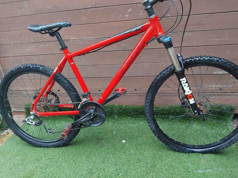 Carrera Vulcan XC Disc Spec mountain bike 26" Hydraulic Disc Brake wheels 19" frame size