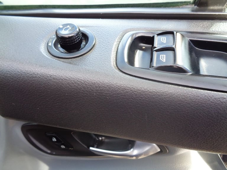 2013 S FORD TRANSIT CUSTOM 2.2 TDCI 270 LIMITED PANEL VAN 5DR DIESEL L1 H NO VAT