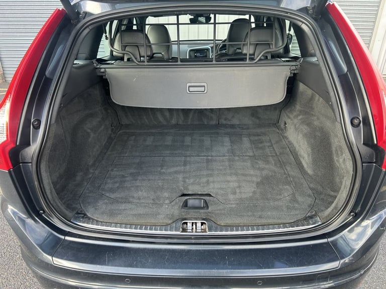 2014 Volvo XC60 D5 [215] R DESIGN Lux Nav 5dr AWD Geartronic ESTATE DIESEL Automatic