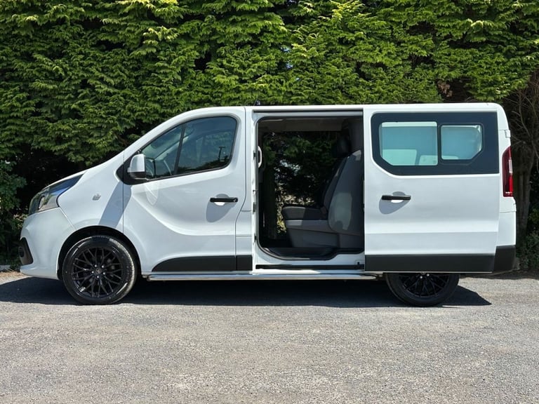 2018 Renault Trafic 1.6 dCi 27 Sport Nav Crew Van Double Cab 6dr Diesel Manual SWB Euro 6 (120  C...