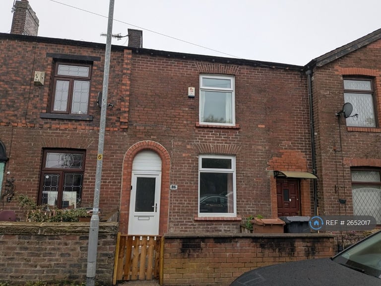 2 bedroom house in Broadbent Road, Oldham, OL1 (2 bed) (#2652017)