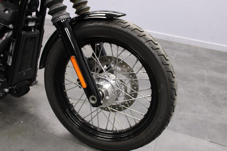 2021 Harley-Davidson FXBBS Softail Street Bob in Vivid Black