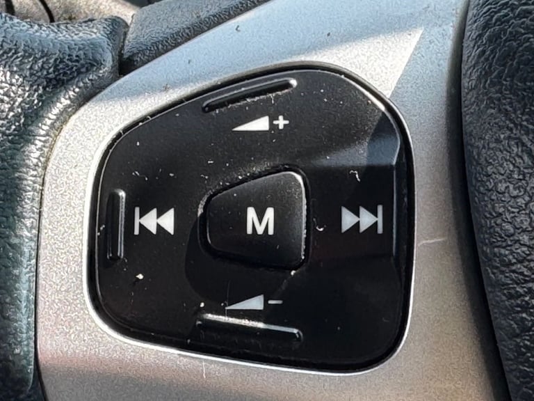 2009 Ford Fiesta 1.6 TDCi Titanium Hatchback 3 Door Squeeze Metallic Diesel Manual (110 g/km Hatc...