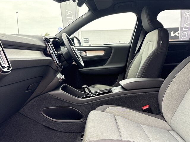 2022 Volvo XC40 2.0 B3P Plus Dark 5dr Auto ESTATE PETROL Automatic
