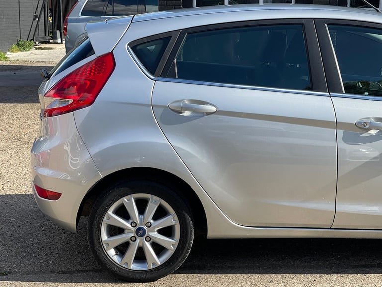 FORD FIESTA 1.4 Zetec 5dr 2011