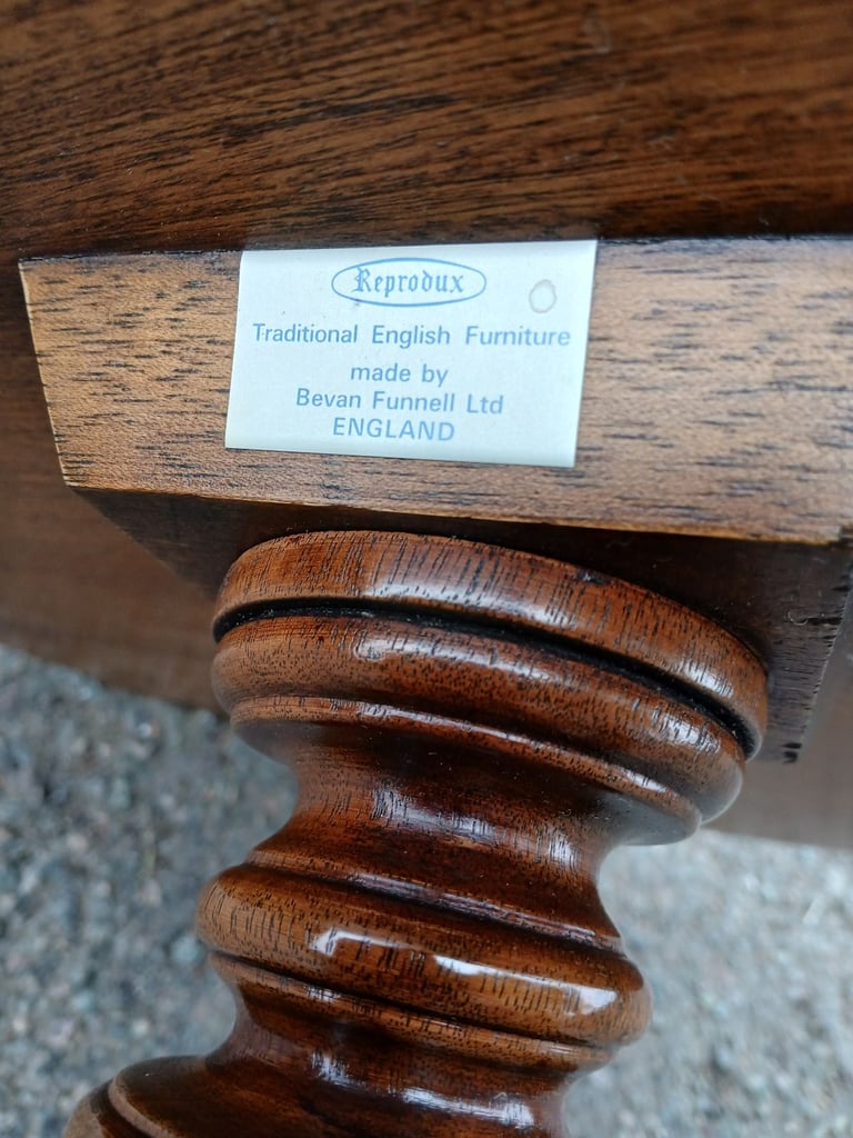 Lovely Mahogany Bevan Funnell Side Table