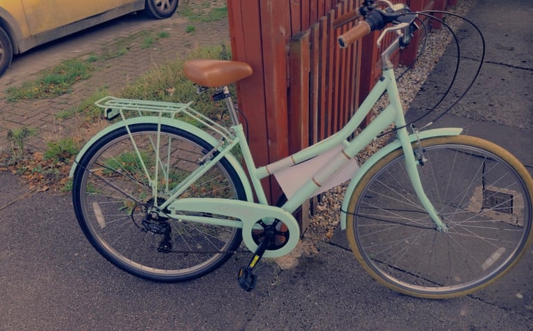 image for Cross Daisy Classic 26 Inch Wheel Size Womens Heritage Bike