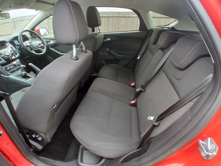 2014 Ford Focus 1.0 125 EcoBoost Titanium Navigator 5dr HATCHBACK Petrol Manual
