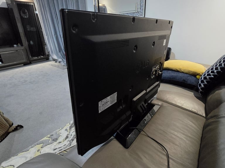 LG LCD TV screen for sale