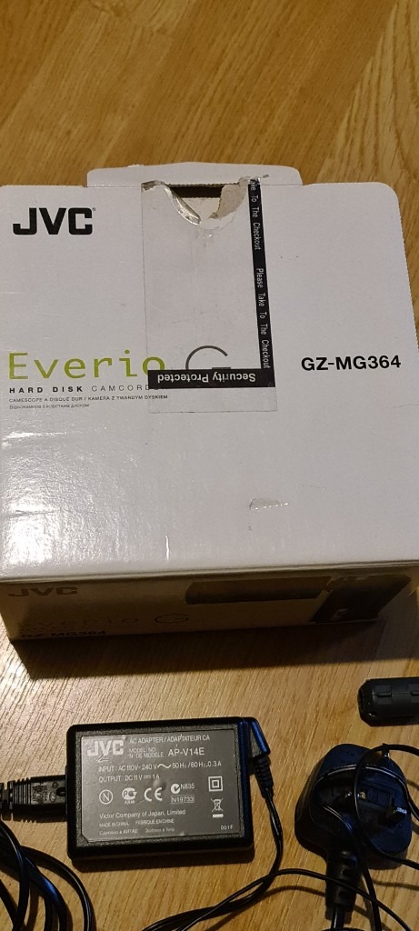 JVC EVERIO G HARD DISK CAMCORDER BOX AND ACCESSIRIES (NO CAMCORDER)