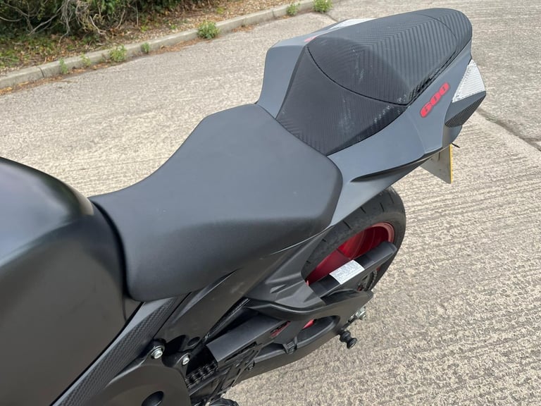 2017 17 SUZUKI GSXR 600 L7 GSXR600 SPORTS 600 SUPERSPORT BLACK - 5k MILES ONLY
