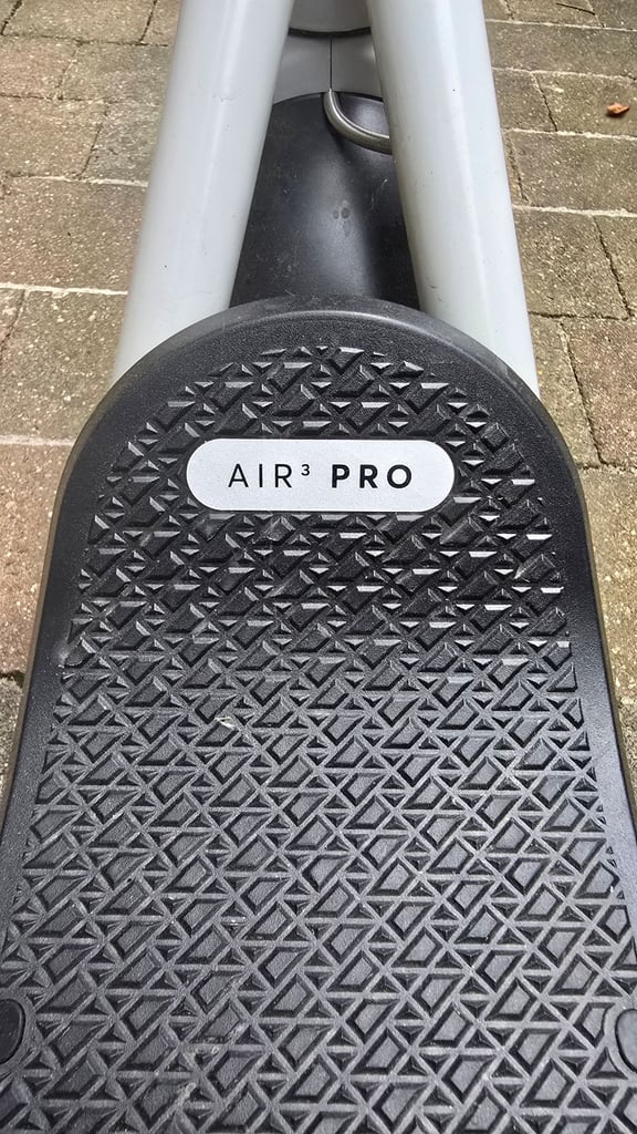 AIR 3 PRO WHITE E SCOOTER