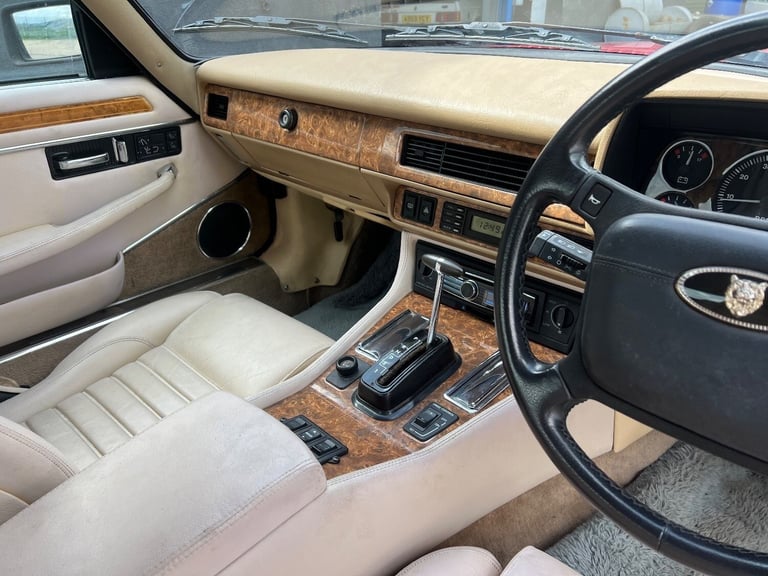 JAGUAR XJS CONVERTIBLE 5.3 V12 RARE IMPORTED RHD AUTO * FRESH IMPORT *