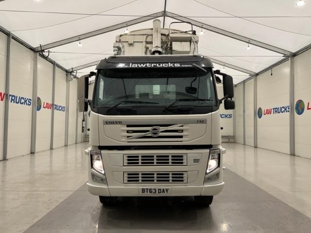 Volvo FM 410 8x4 Day Cab Tipper