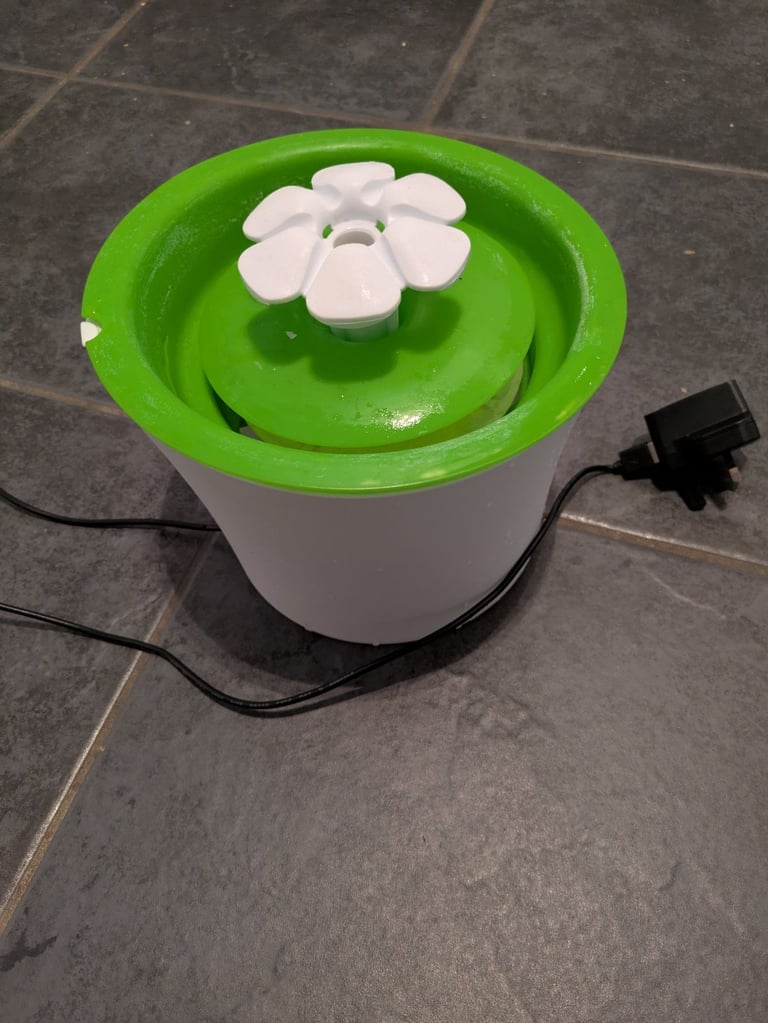 Catit flower water fountain