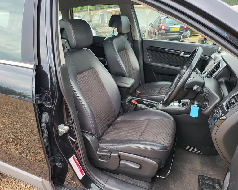 2012 FACELIFT CHEVROLET CAPTIVA 2.2 VCDi LT 5 DOOR 7 SEATER AUTOMATIC BLACK