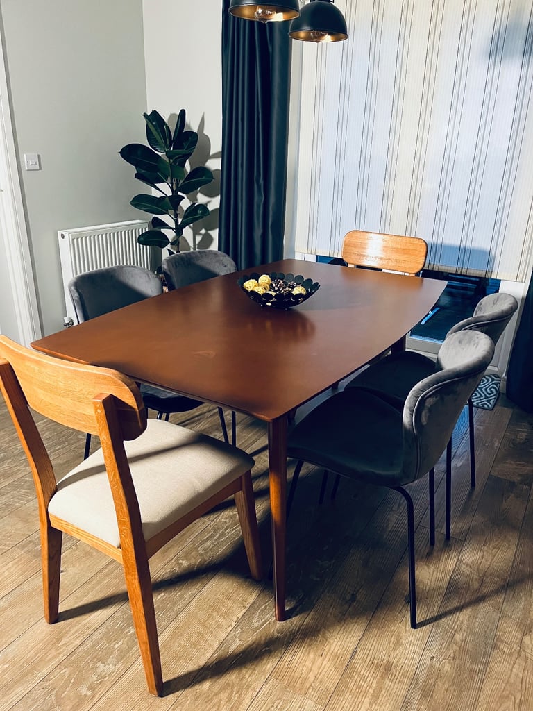 Bespoke basically new dining table set for 6  in mid.century- modern style