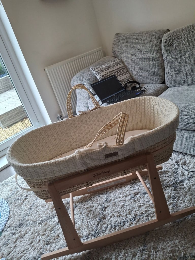 Little green sheep knitted moses basket, rocking stand, mattress, waterproof mattress protector