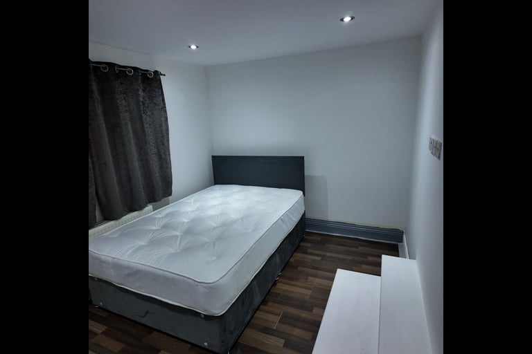 Spacious & Cosy Master Room for Rent in - CR0 2DF